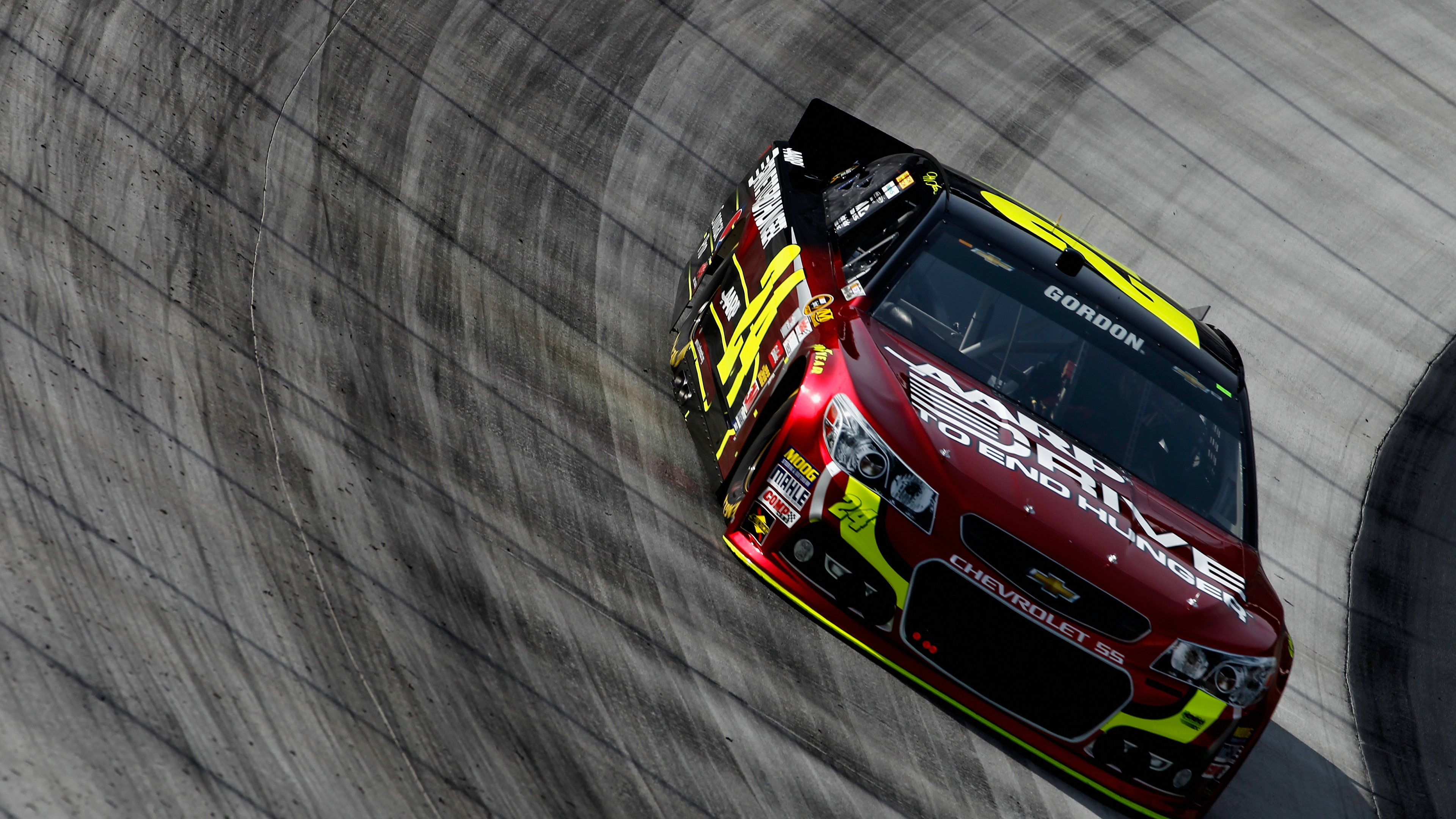 Red and Blue Racing Car on Gray Textile. Wallpaper in 3840x2160 Resolution