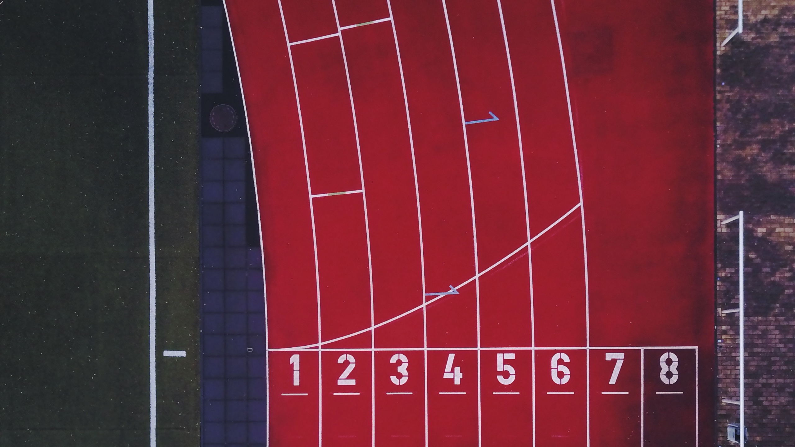 Rote Und Weiße Wandfliesen. Wallpaper in 2560x1440 Resolution