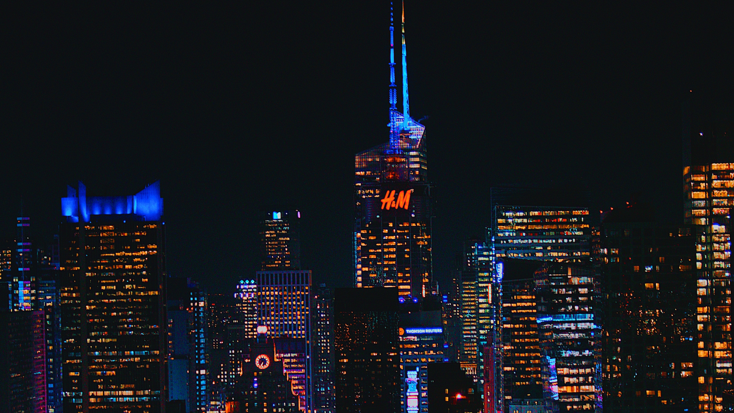 Horizonte de la Ciudad Durante la Noche. Wallpaper in 2560x1440 Resolution