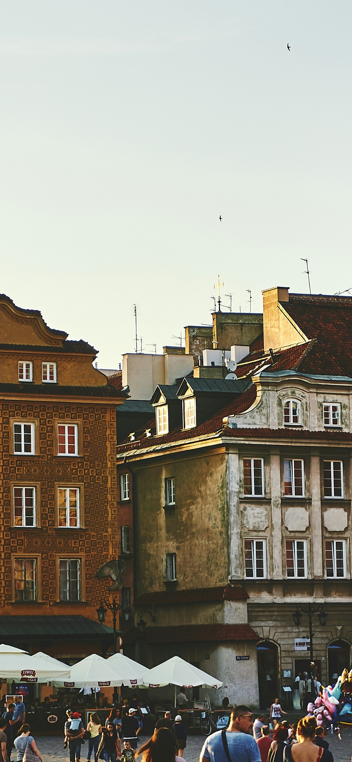 Gebäude Europa, Gebäude, Tourismus, Reise, Ok, Doki Hostel. Wallpaper in 1125x2436 Resolution