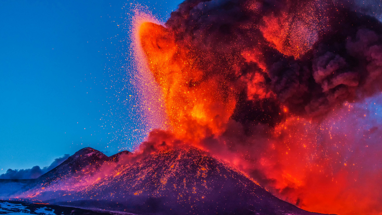 Black and White Mountain Under Blue Sky. Wallpaper in 1280x720 Resolution