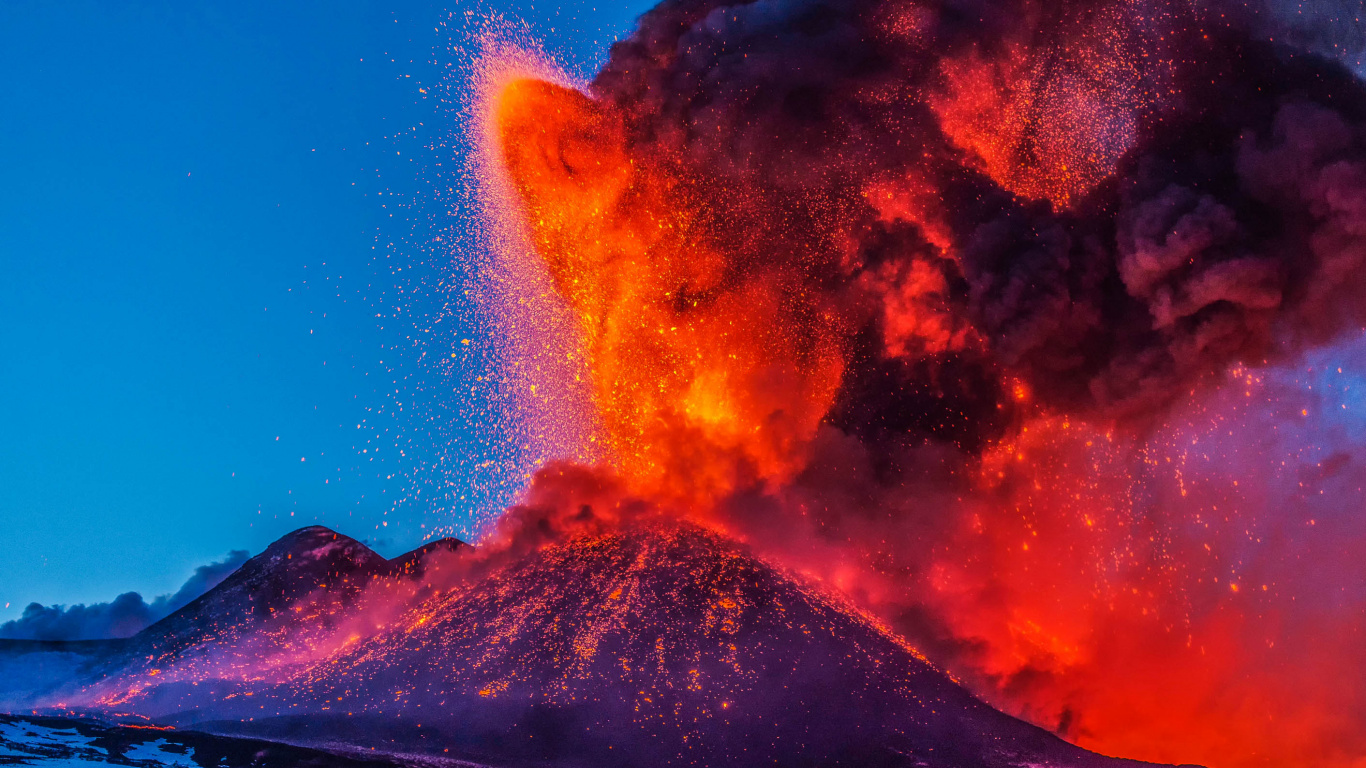 Montagne Noire et Blanche Sous Ciel Bleu. Wallpaper in 1366x768 Resolution