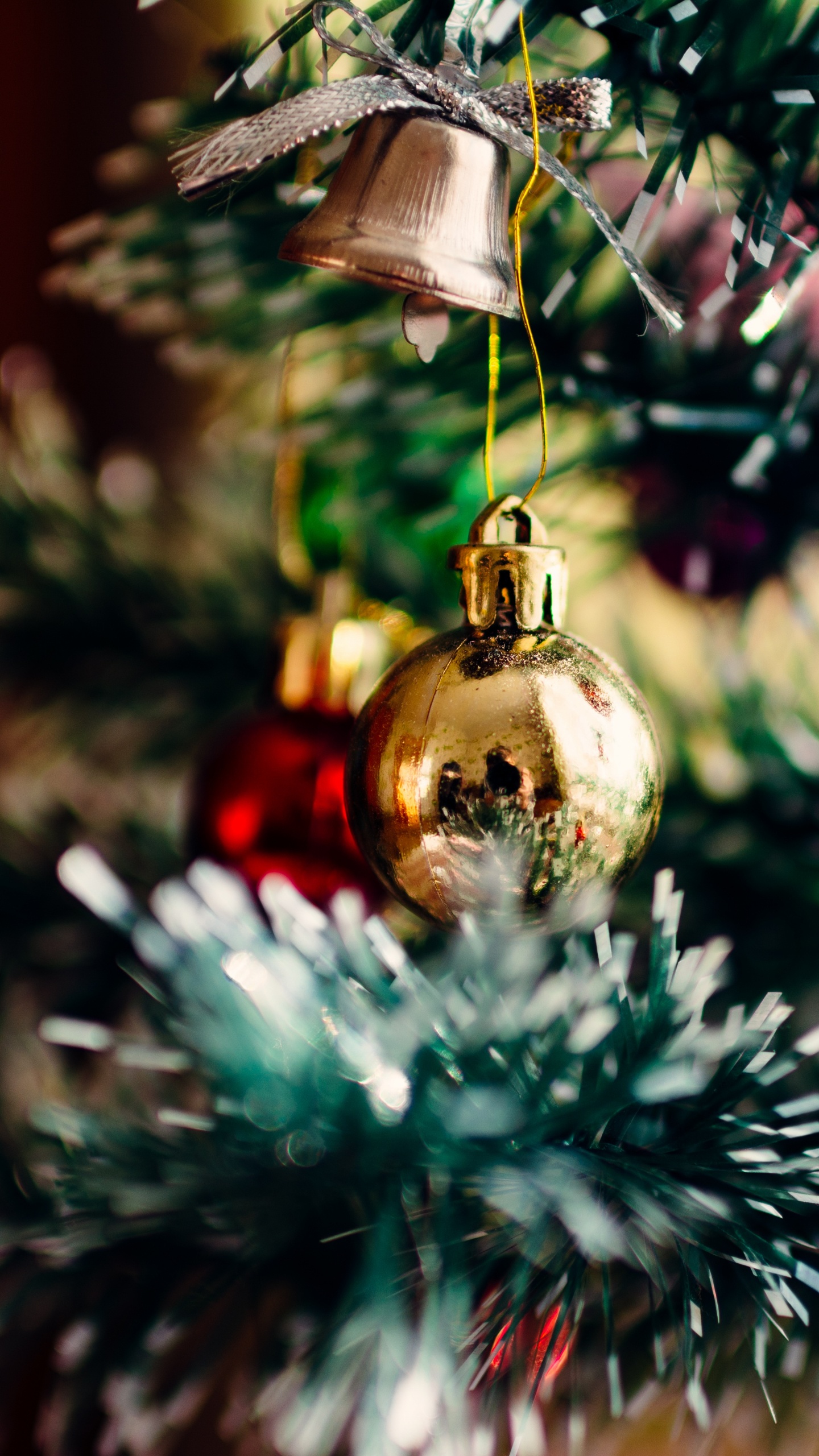 Christmas and Holiday Season, Christmas Day, Holiday, Christmas Tree, Christmas Ornament. Wallpaper in 1440x2560 Resolution