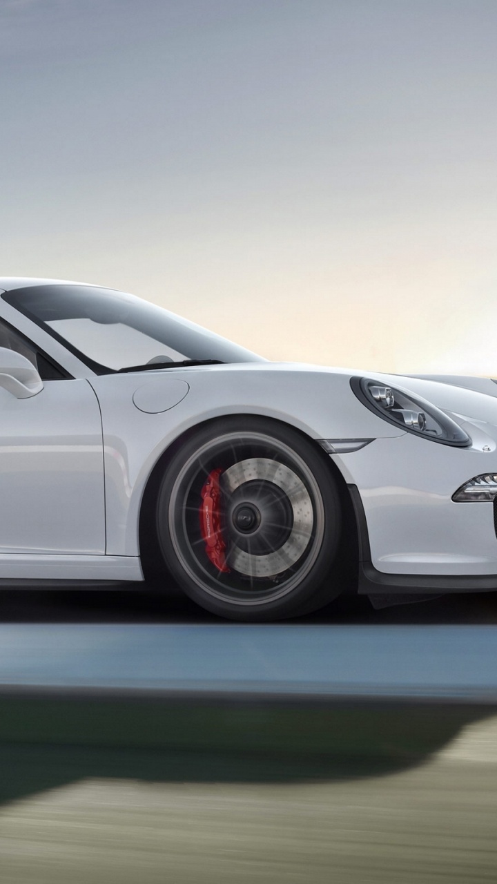 Porsche 911 Blanco en Camino Gris. Wallpaper in 720x1280 Resolution