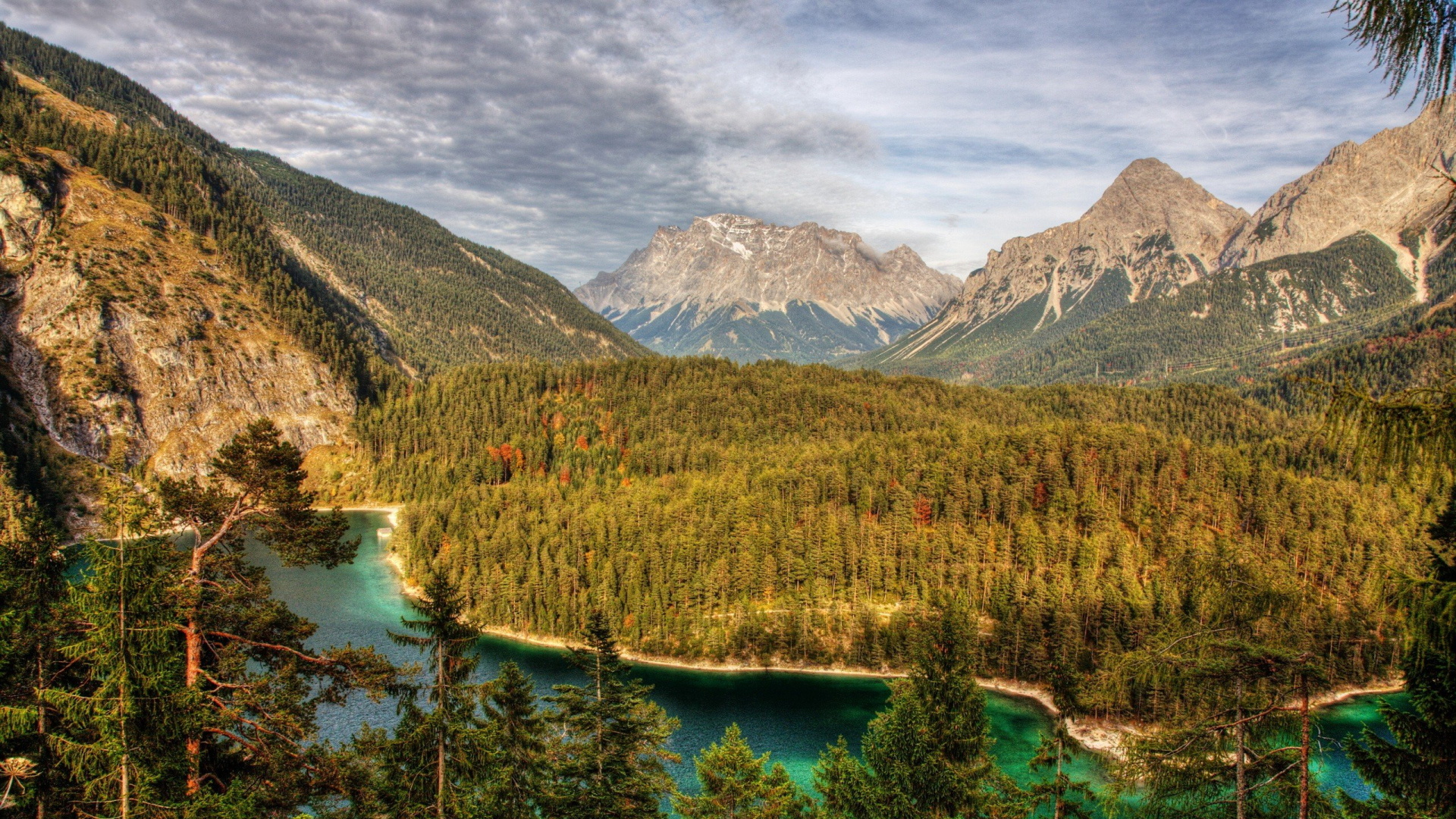 Green Trees Near Lake and Mountains During Daytime. Wallpaper in 1920x1080 Resolution
