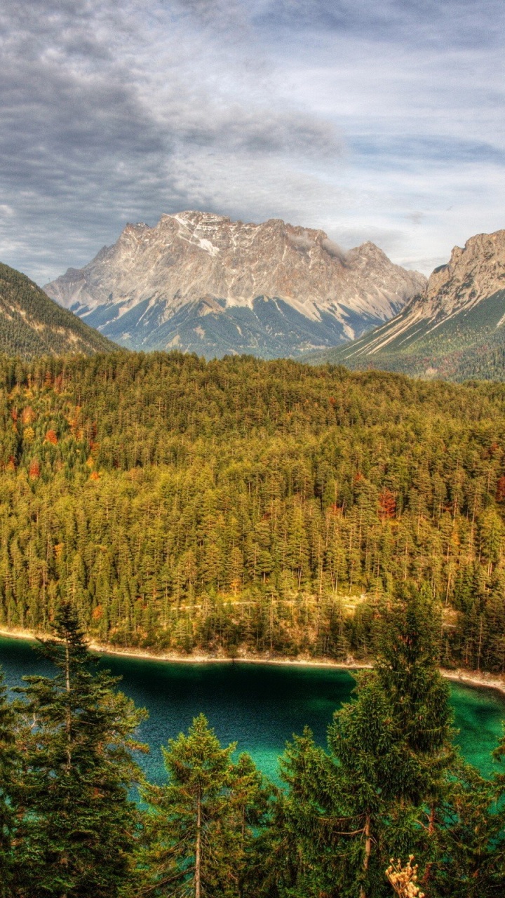 Green Trees Near Lake and Mountains During Daytime. Wallpaper in 720x1280 Resolution