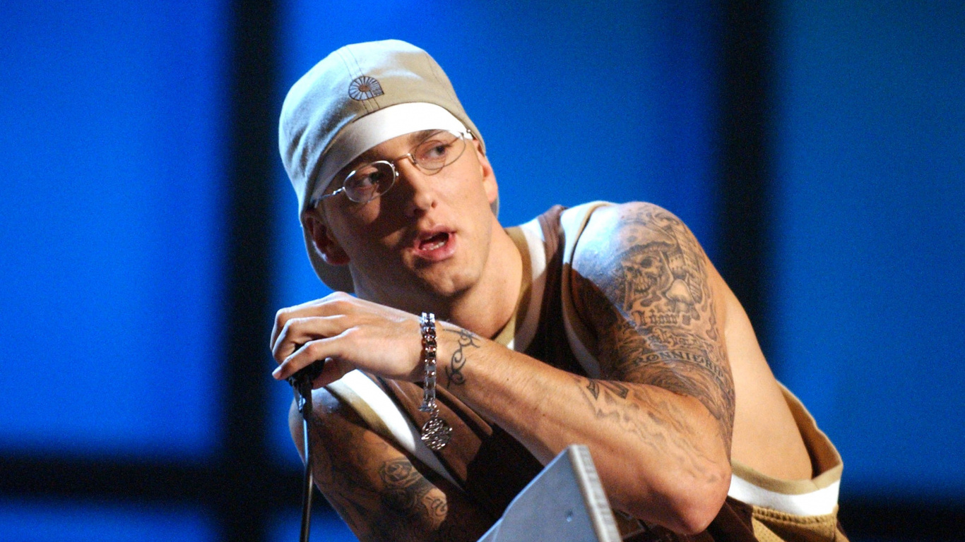 Eminem, Arm, Performance, Music, Muscle. Wallpaper in 1366x768 Resolution