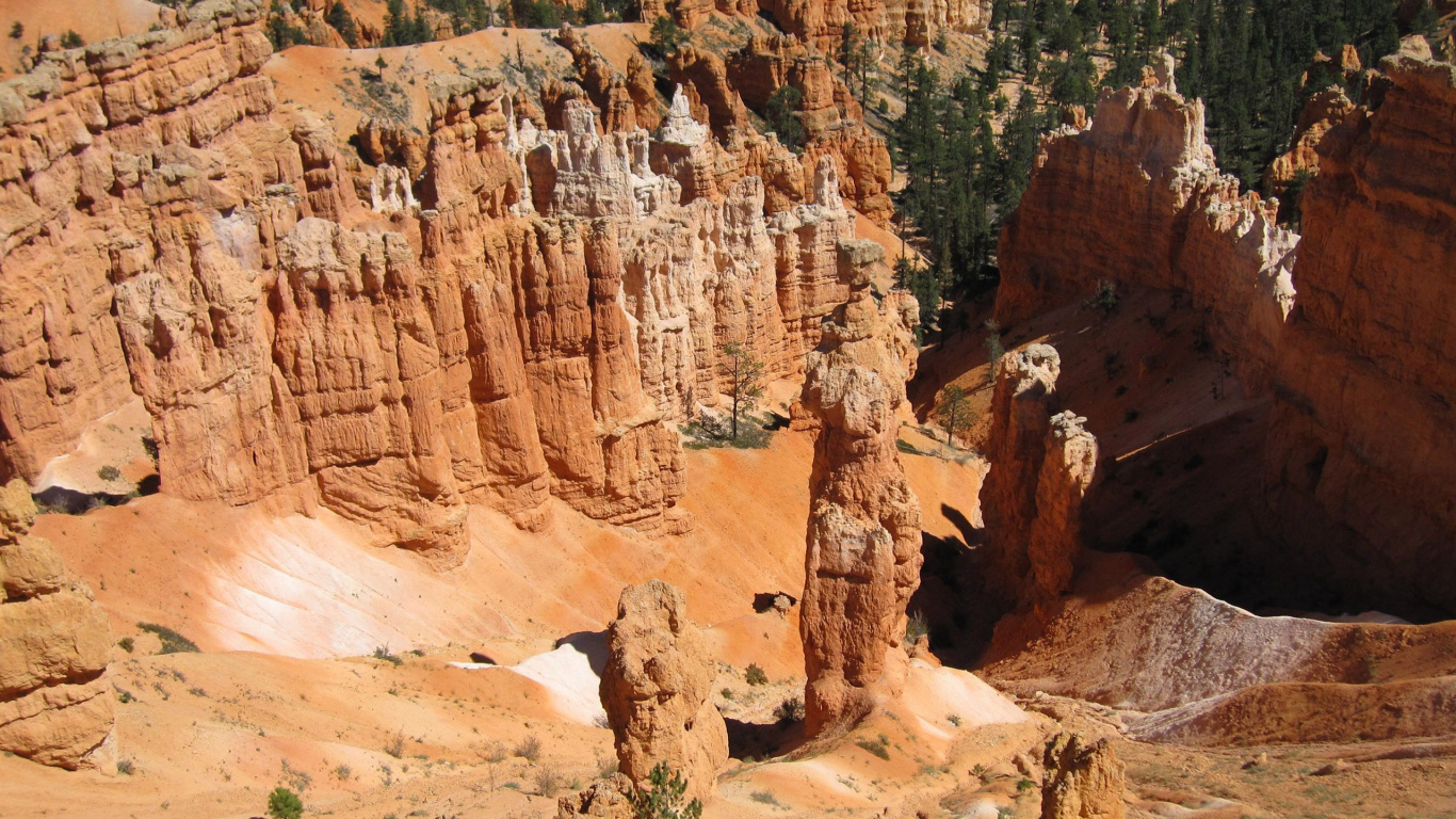 Brown Rock Formation During Daytime. Wallpaper in 1366x768 Resolution