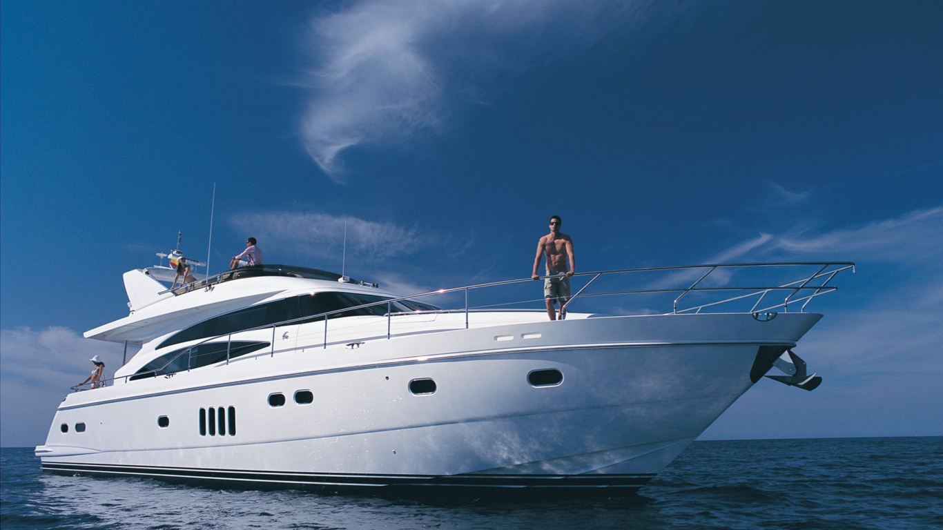 Frau im Roten Hemd, Die Tagsüber Auf Einem Weißen Boot Unter Blauem Himmel Steht. Wallpaper in 1366x768 Resolution