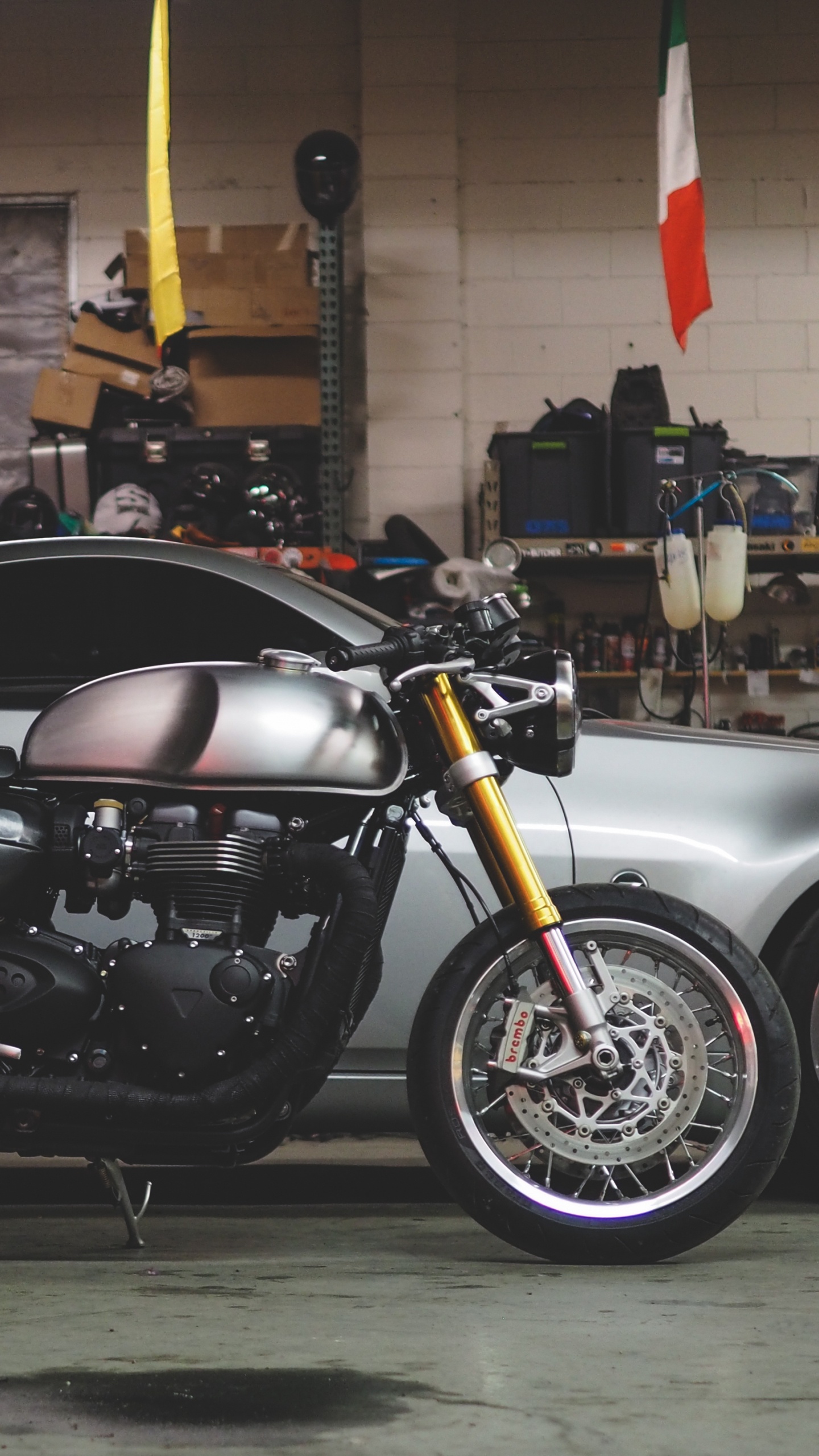 Moto Cruiser Noir et Argent. Wallpaper in 1440x2560 Resolution