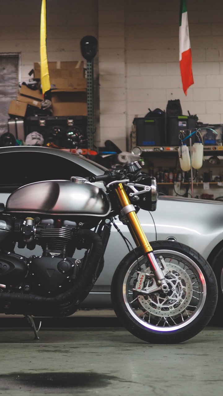 Motocicleta Cruiser Negra y Plateada. Wallpaper in 720x1280 Resolution