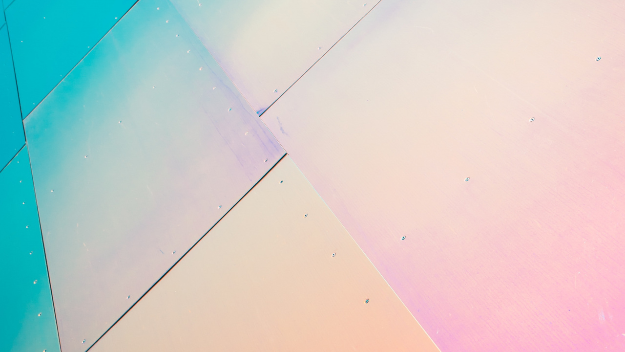 Blau-rosa Holzschrank. Wallpaper in 1280x720 Resolution