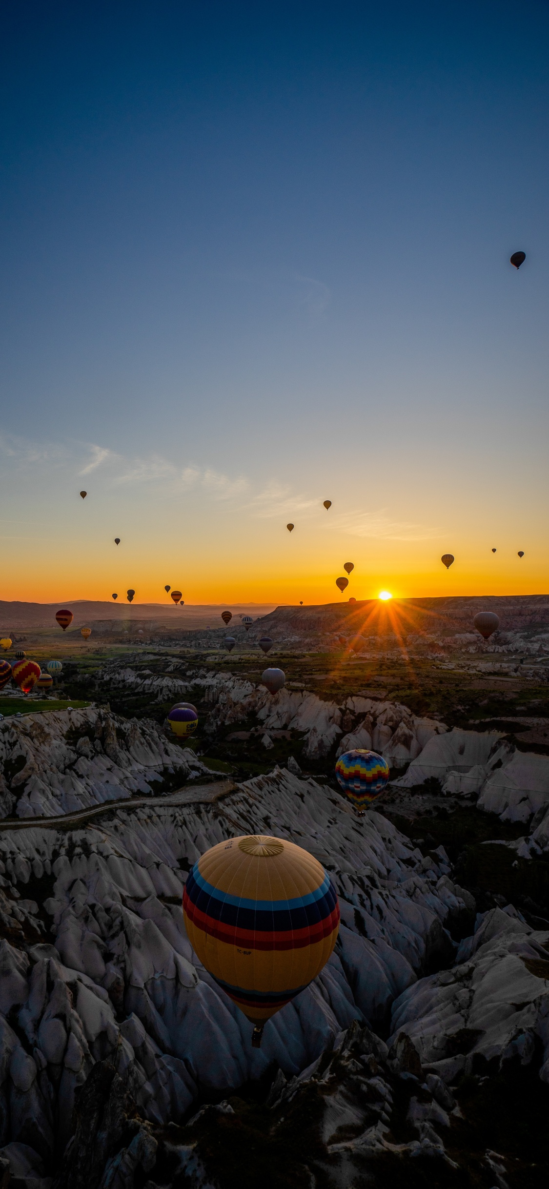 Greme, Heißluftballon, Atmosphäre, Tageszeit, Aerostat. Wallpaper in 1125x2436 Resolution