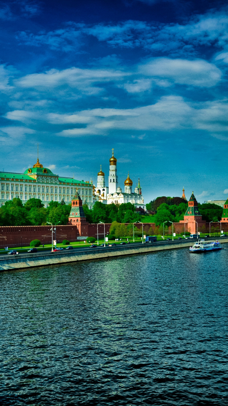 Brown Concrete Building Near Body of Water Under Blue Sky During Daytime. Wallpaper in 750x1334 Resolution