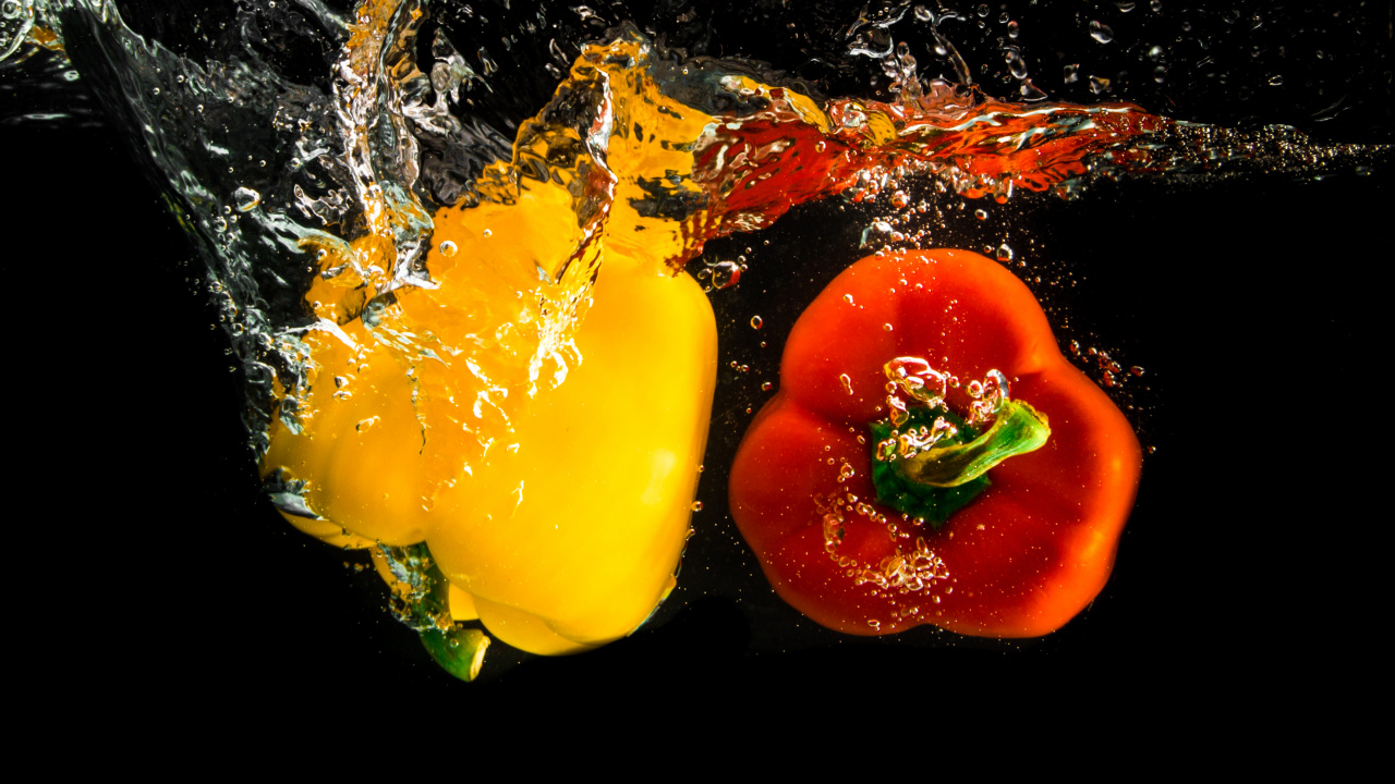 Yellow Bell Pepper With Water Droplets. Wallpaper in 1280x720 Resolution