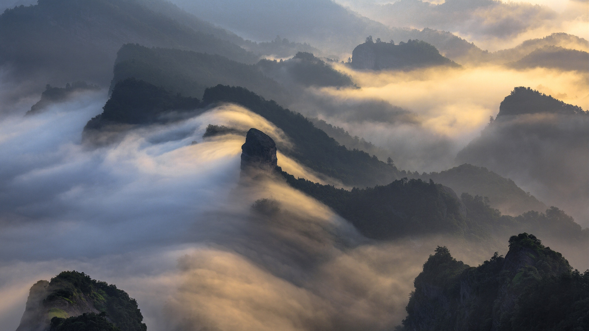 Montañas Verdes Bajo Nubes Blancas Durante el Día. Wallpaper in 1920x1080 Resolution