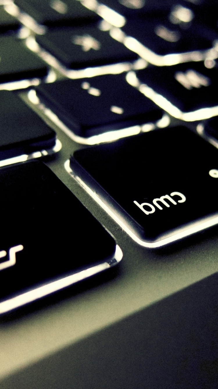 Schwarzer Und Silberner Laptop-Computer. Wallpaper in 750x1334 Resolution