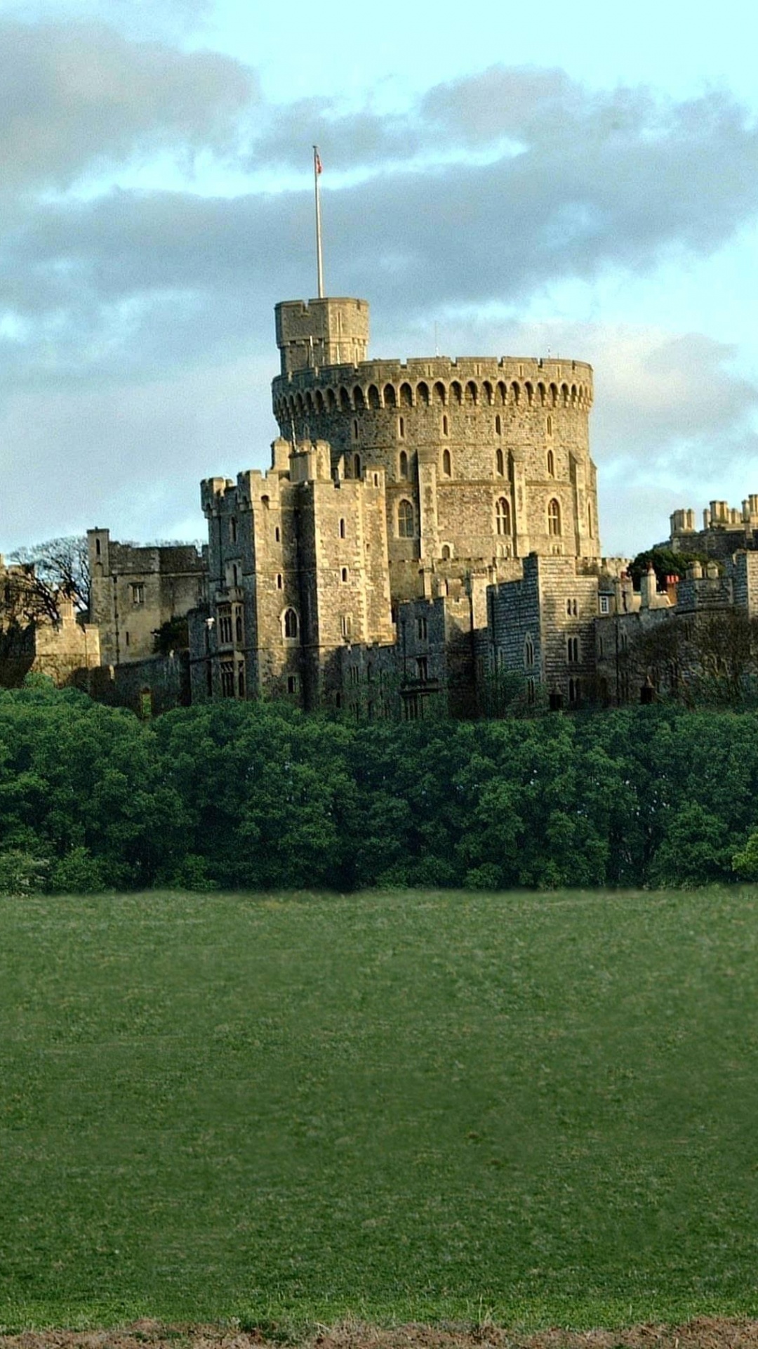 Brown Concrete Castle Under Cloudy Sky During Daytime. Wallpaper in 1080x1920 Resolution