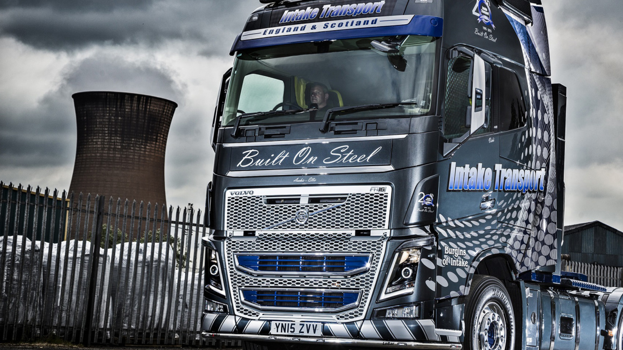 Blue and White Truck on Road During Daytime. Wallpaper in 1280x720 Resolution