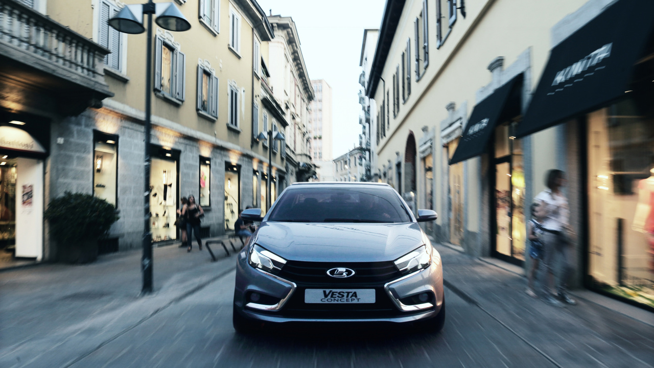 Schwarzes Mercedes Benz Auto Tagsüber Unterwegs Car. Wallpaper in 1280x720 Resolution