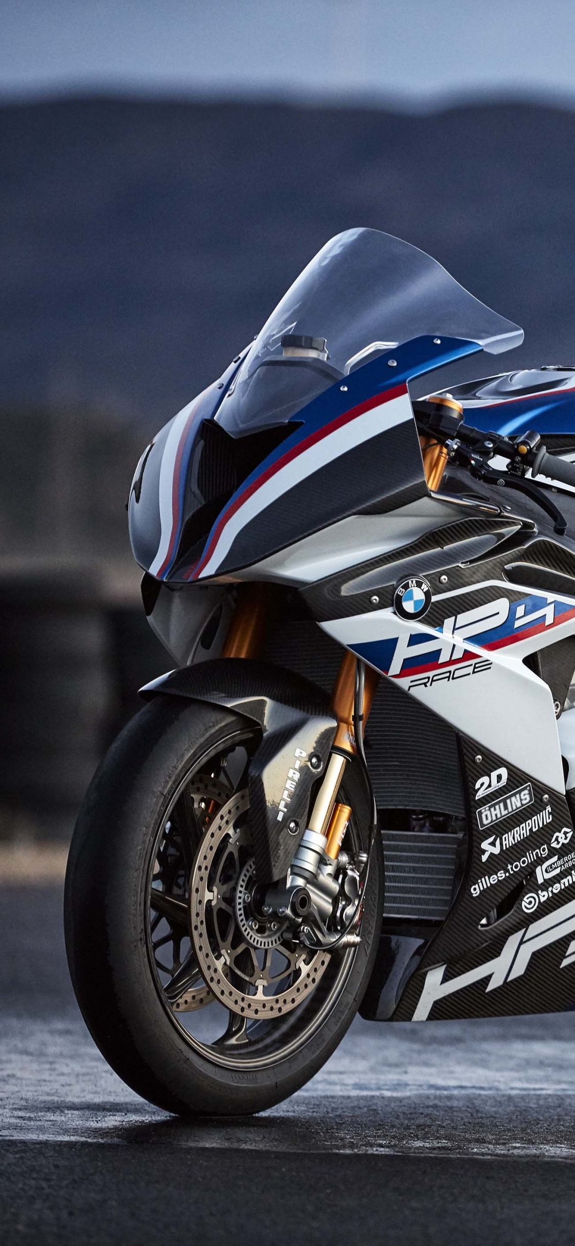 Bicicleta Deportiva Blanca y Negra. Wallpaper in 1125x2436 Resolution