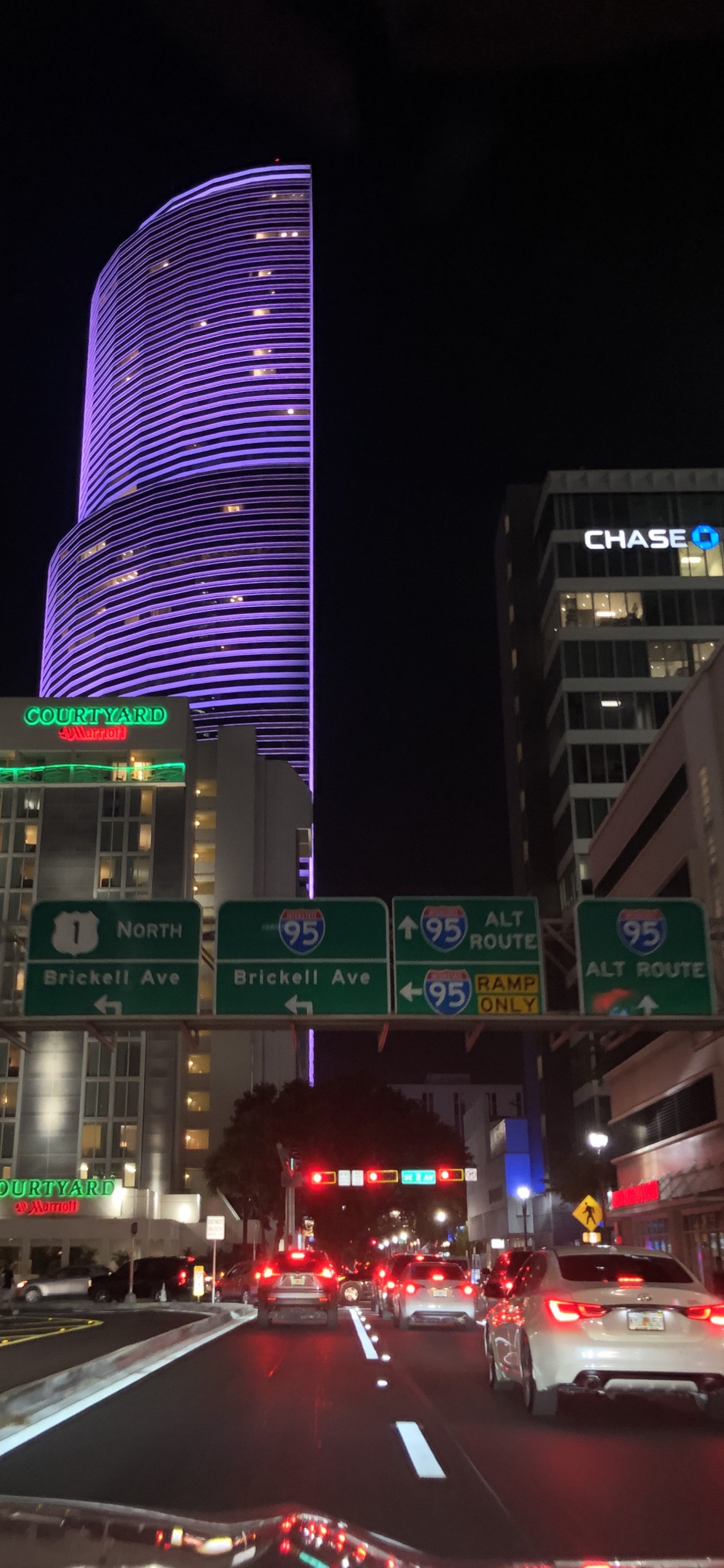 Miami, Nacht, Road, Infrastruktur, Metropole. Wallpaper in 1125x2436 Resolution