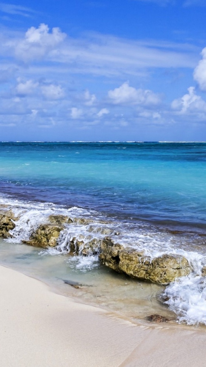 Sea Waves Crashing on Shore Under Blue and White Cloudy Sky During Daytime. Wallpaper in 720x1280 Resolution