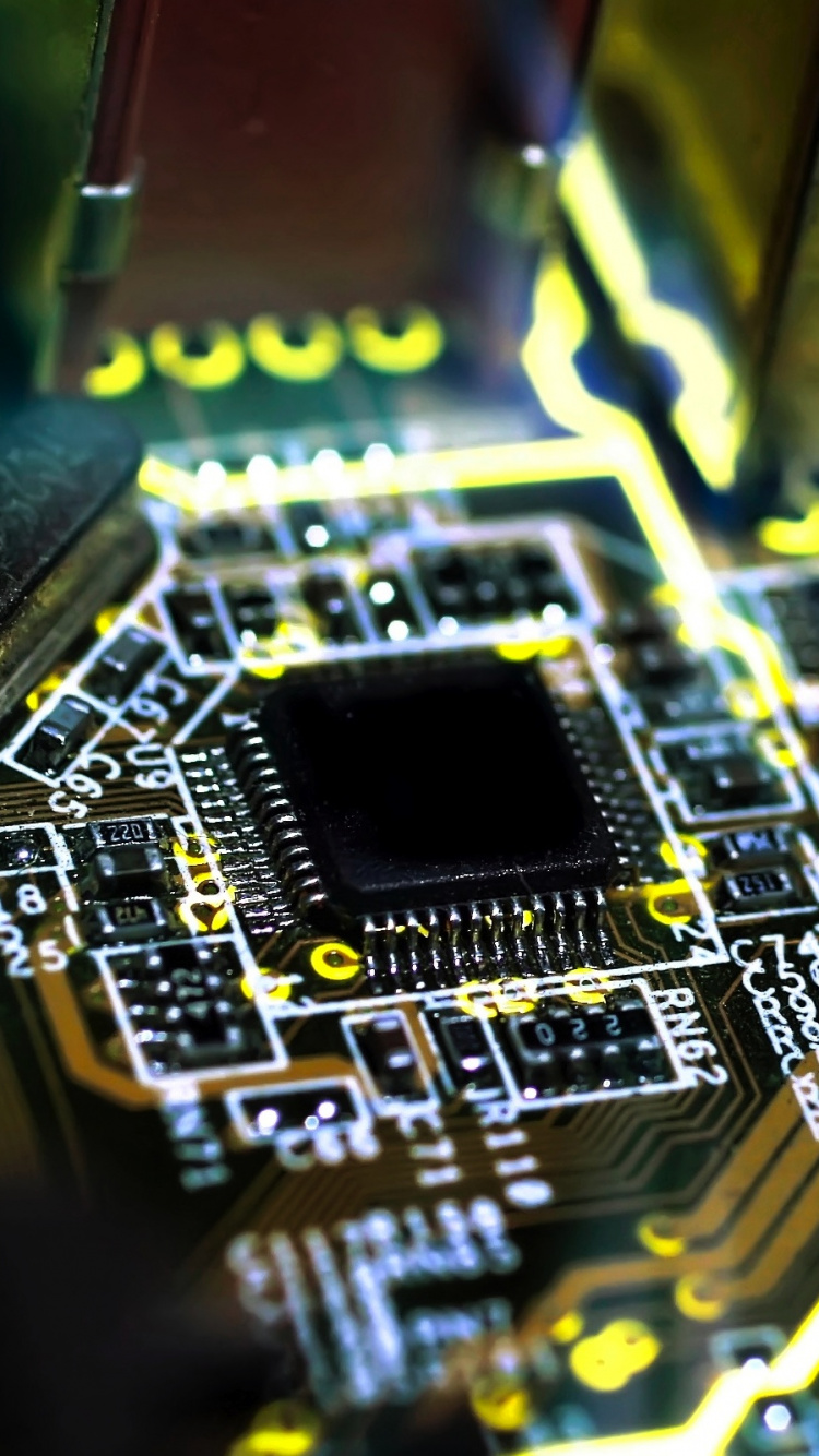 Grünes Und Schwarzes Computer-Motherboard. Wallpaper in 750x1334 Resolution