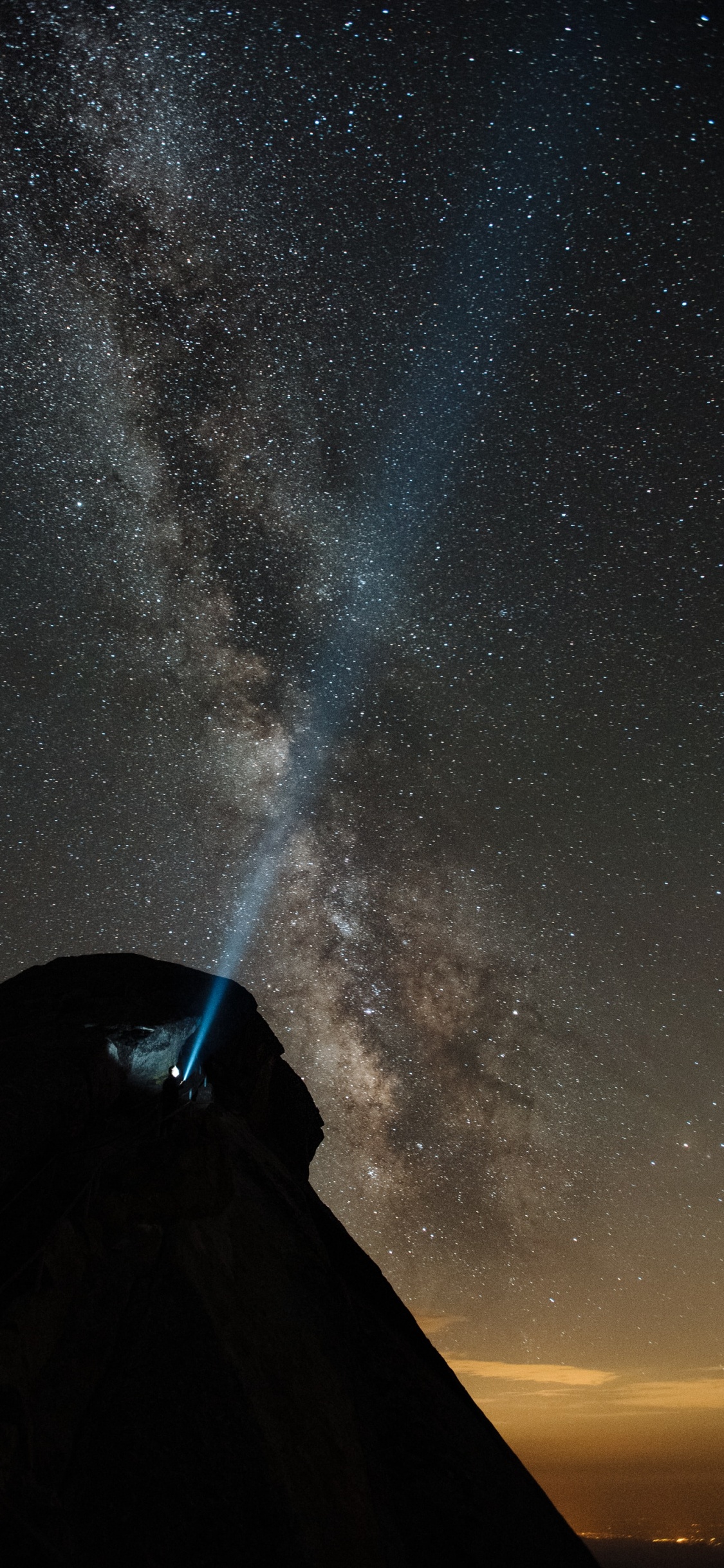 Silhouette of Mountain Under Starry Night. Wallpaper in 1125x2436 Resolution