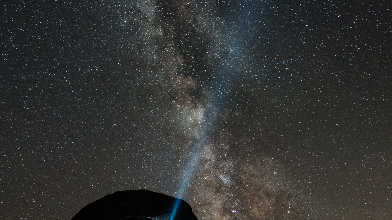 Silhouette of Mountain Under Starry Night. Wallpaper in 1366x768 Resolution