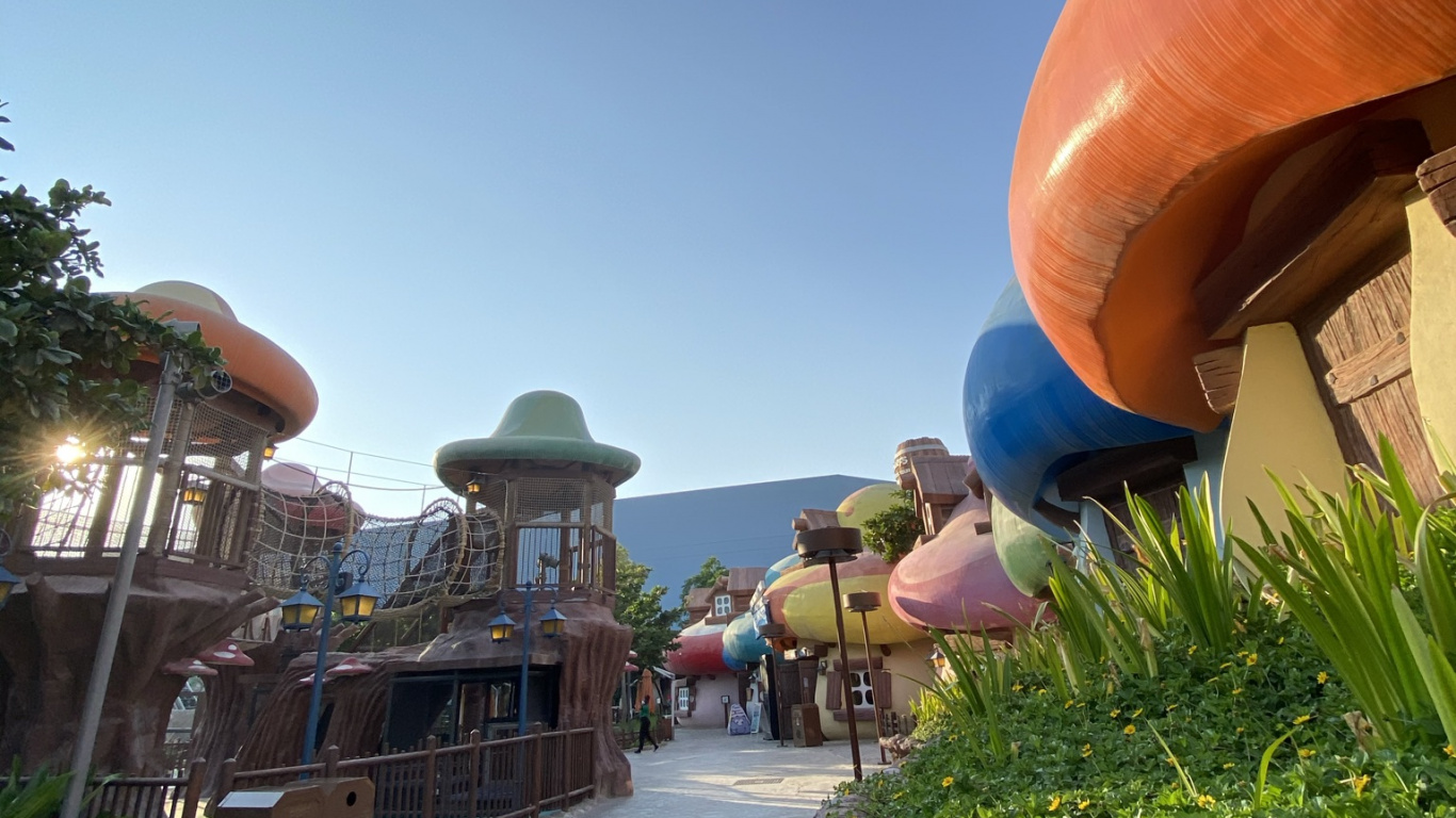 Water, Tourism, Real Estate, Shrub, Garden. Wallpaper in 1366x768 Resolution