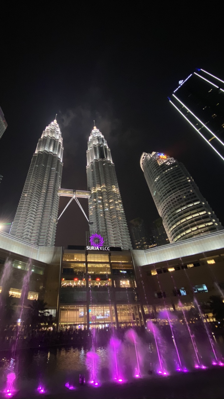 Tours Petronas, Kuala Lumpur, Malaisie, Nuit, Tour de Bloc. Wallpaper in 720x1280 Resolution
