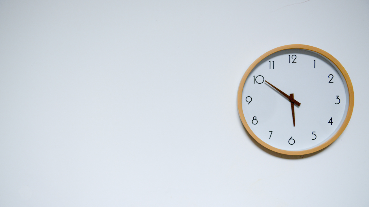 Brown and White Round Analog Wall Clock at 10 10. Wallpaper in 1280x720 Resolution