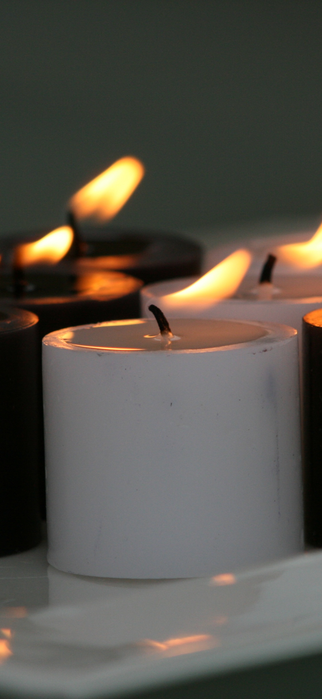 Kerze, Flamme, Wachs, Innenarchitektur, Feuer. Wallpaper in 1125x2436 Resolution