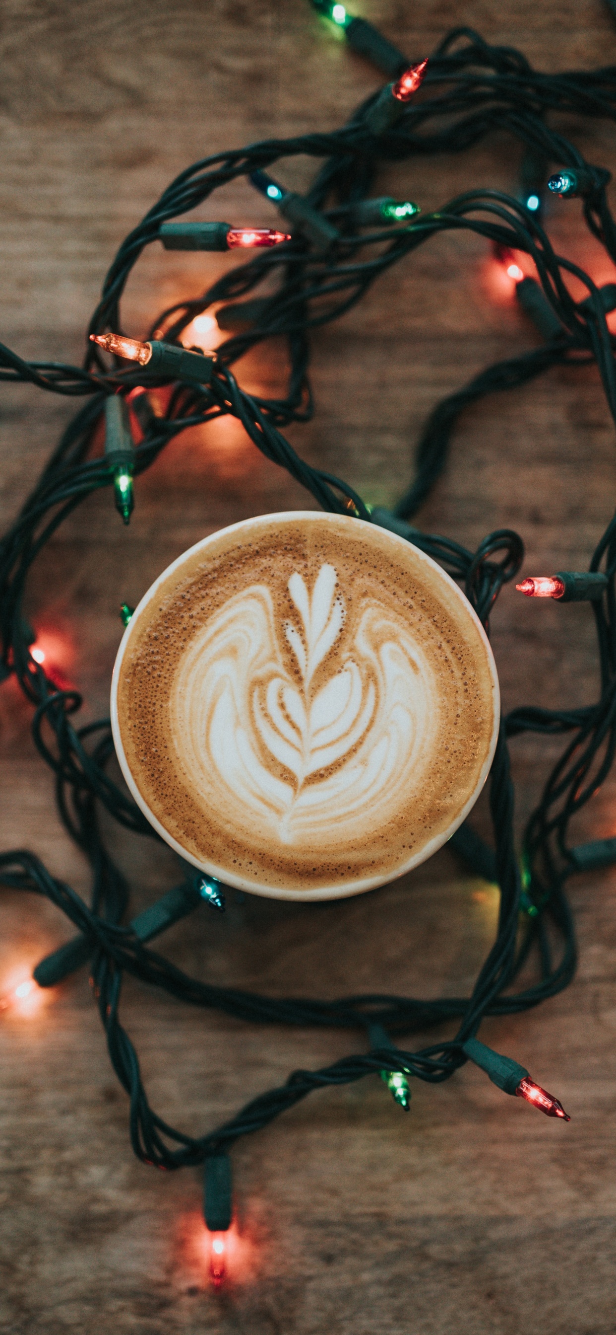 Taza de Cerámica Blanca Con Líquido Marrón. Wallpaper in 1242x2688 Resolution