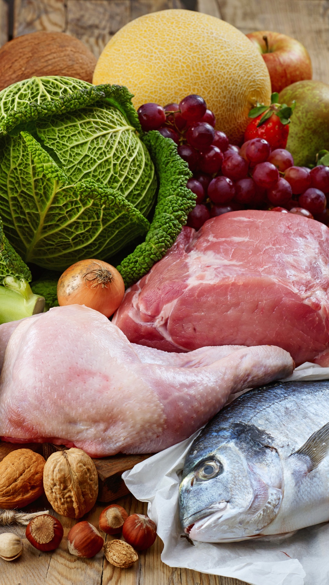 Rohes Fleisch Und Grünes Gemüse. Wallpaper in 1080x1920 Resolution