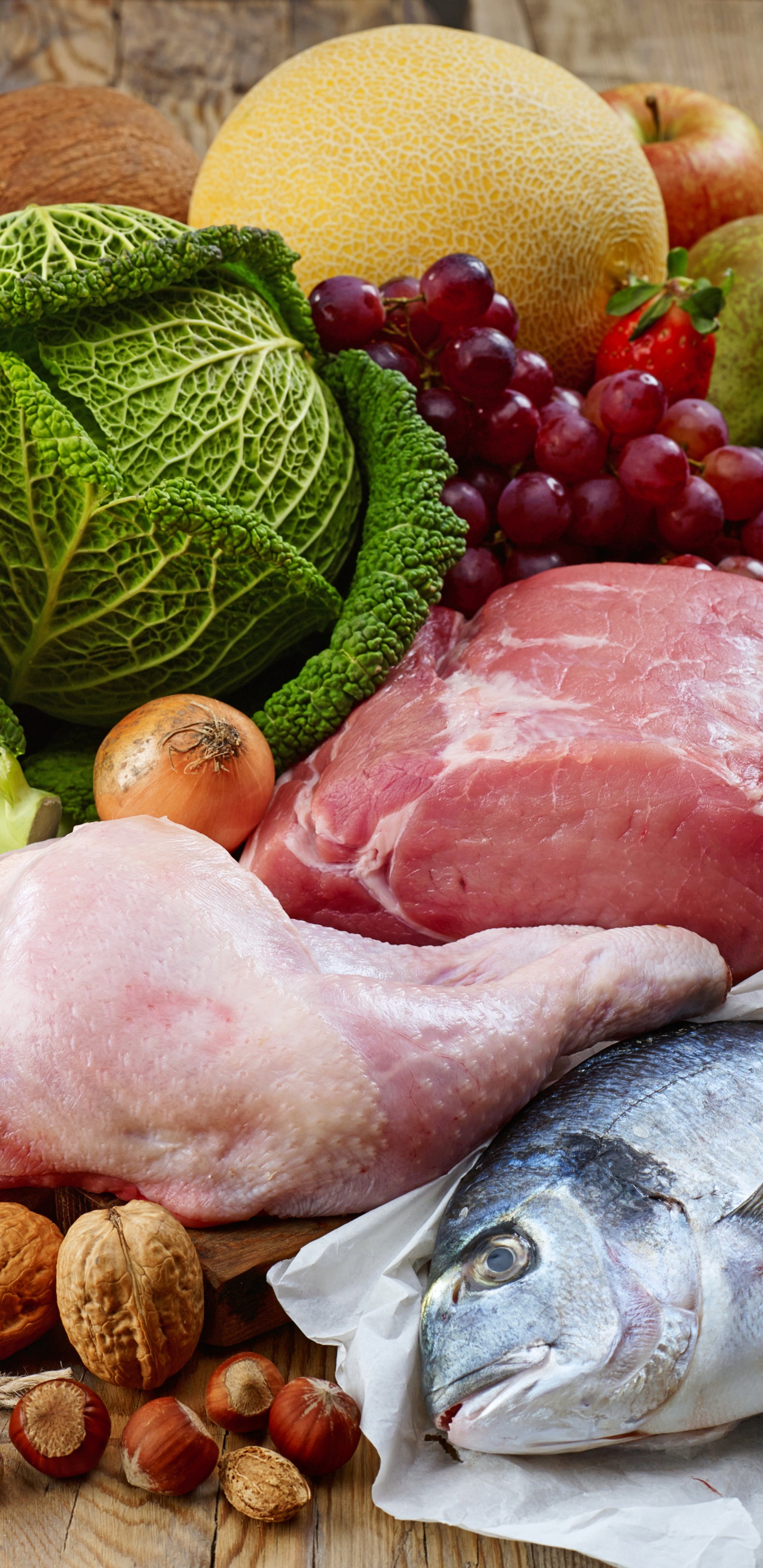 Rohes Fleisch Und Grünes Gemüse. Wallpaper in 1440x2960 Resolution