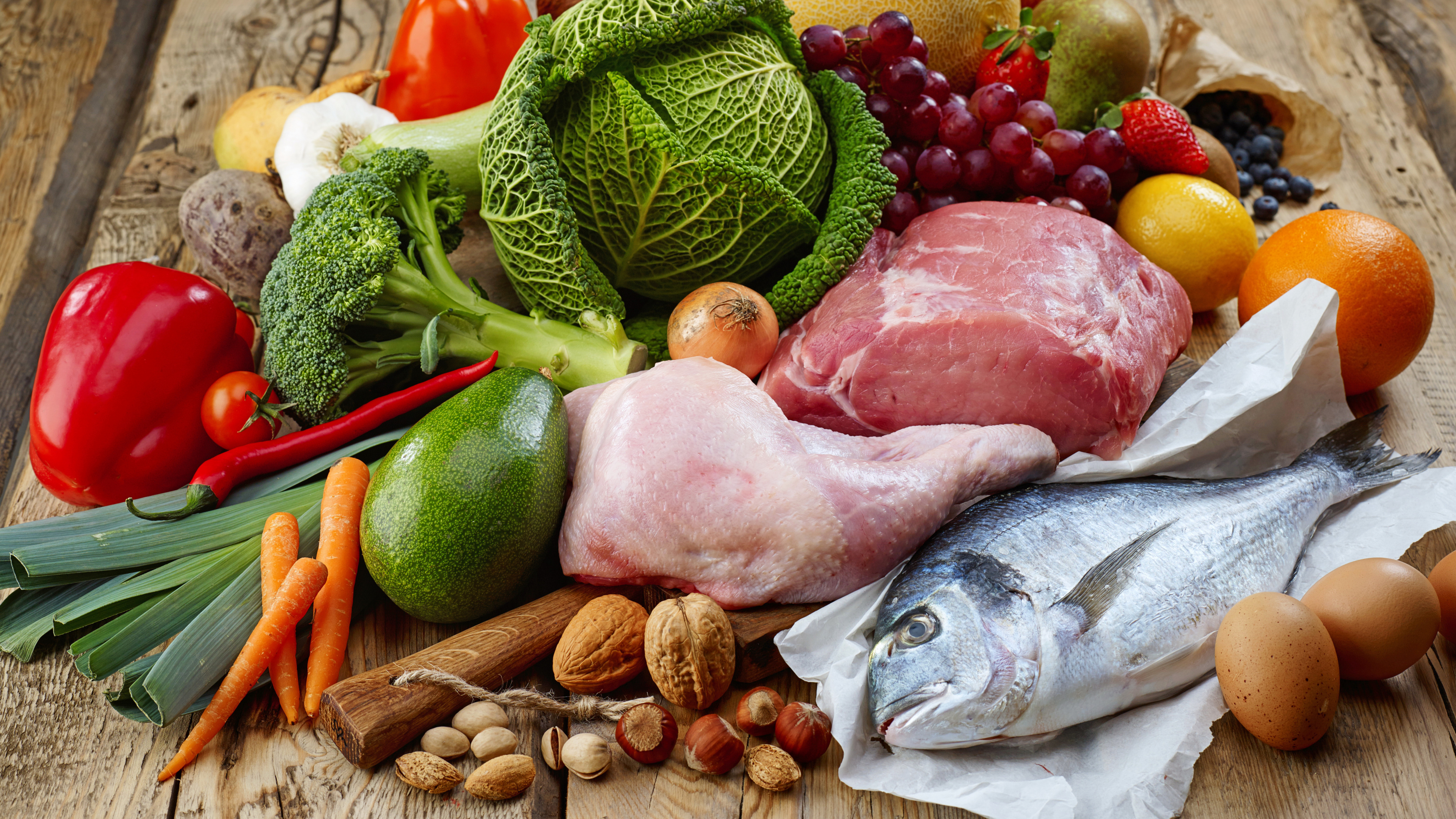 Raw Meat and Green Vegetable. Wallpaper in 3840x2160 Resolution