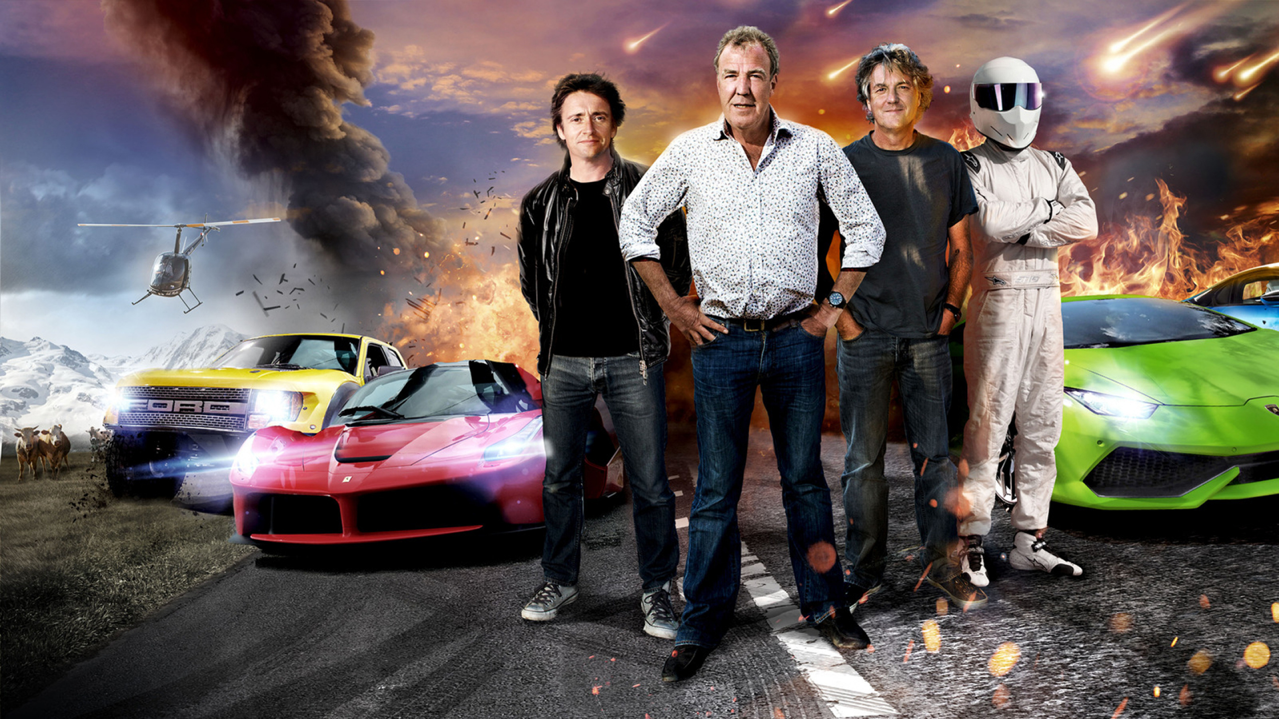 3 Hombres de Pie Junto al Coche Rojo.. Wallpaper in 2560x1440 Resolution