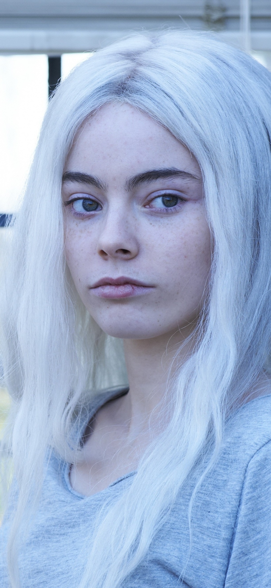 Cheveu, Face, Blue, White, Blond. Wallpaper in 1125x2436 Resolution