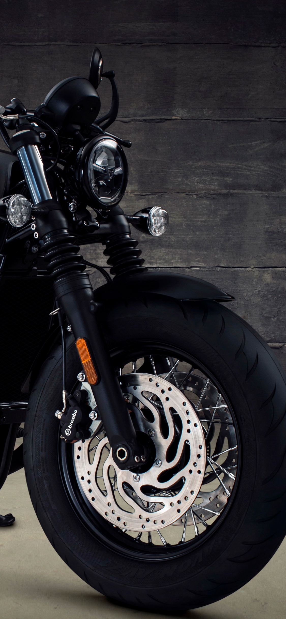 Black and Silver Cruiser Motorcycle. Wallpaper in 1125x2436 Resolution