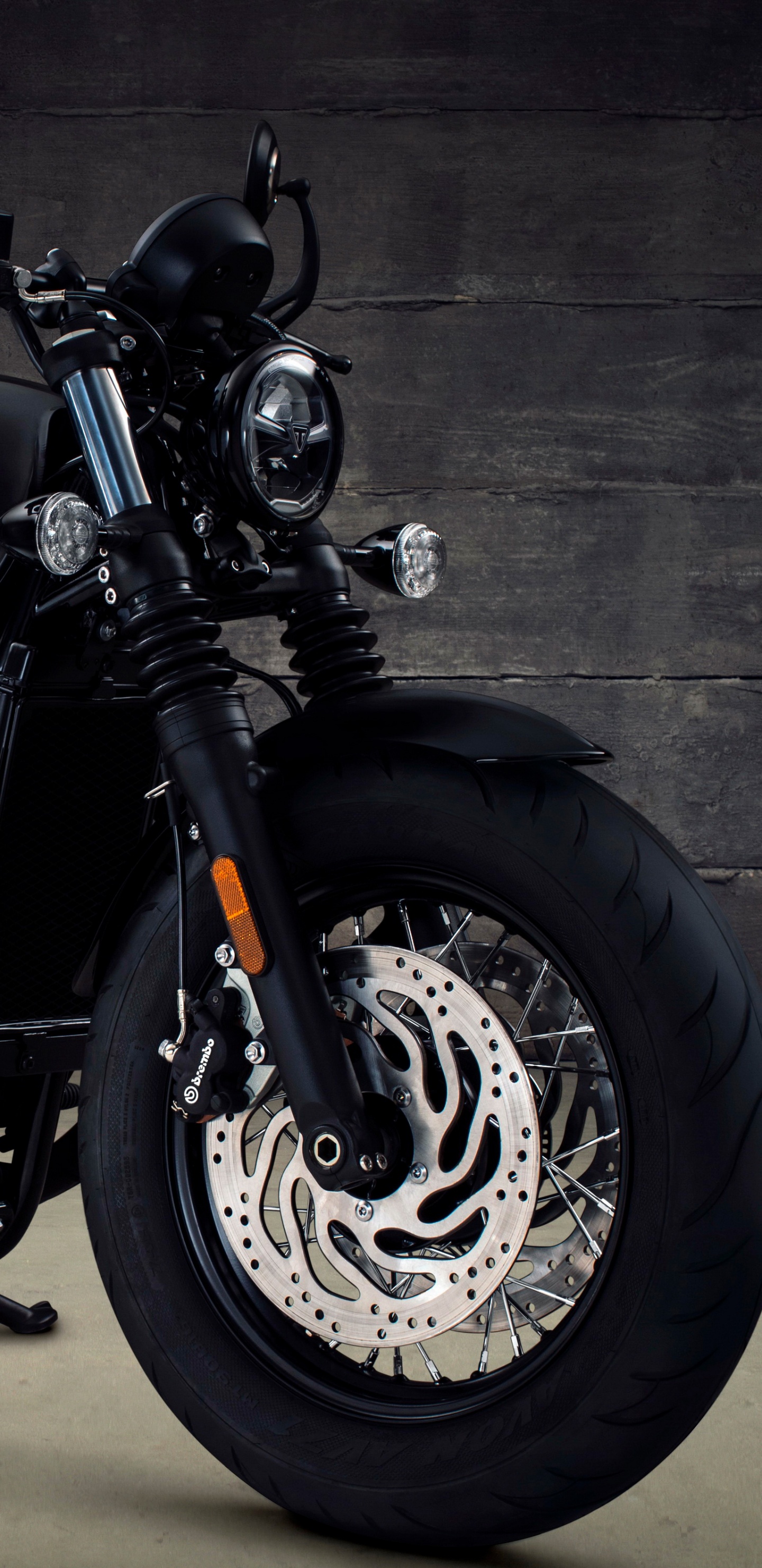 Motocicleta Cruiser Negra y Plateada. Wallpaper in 1440x2960 Resolution