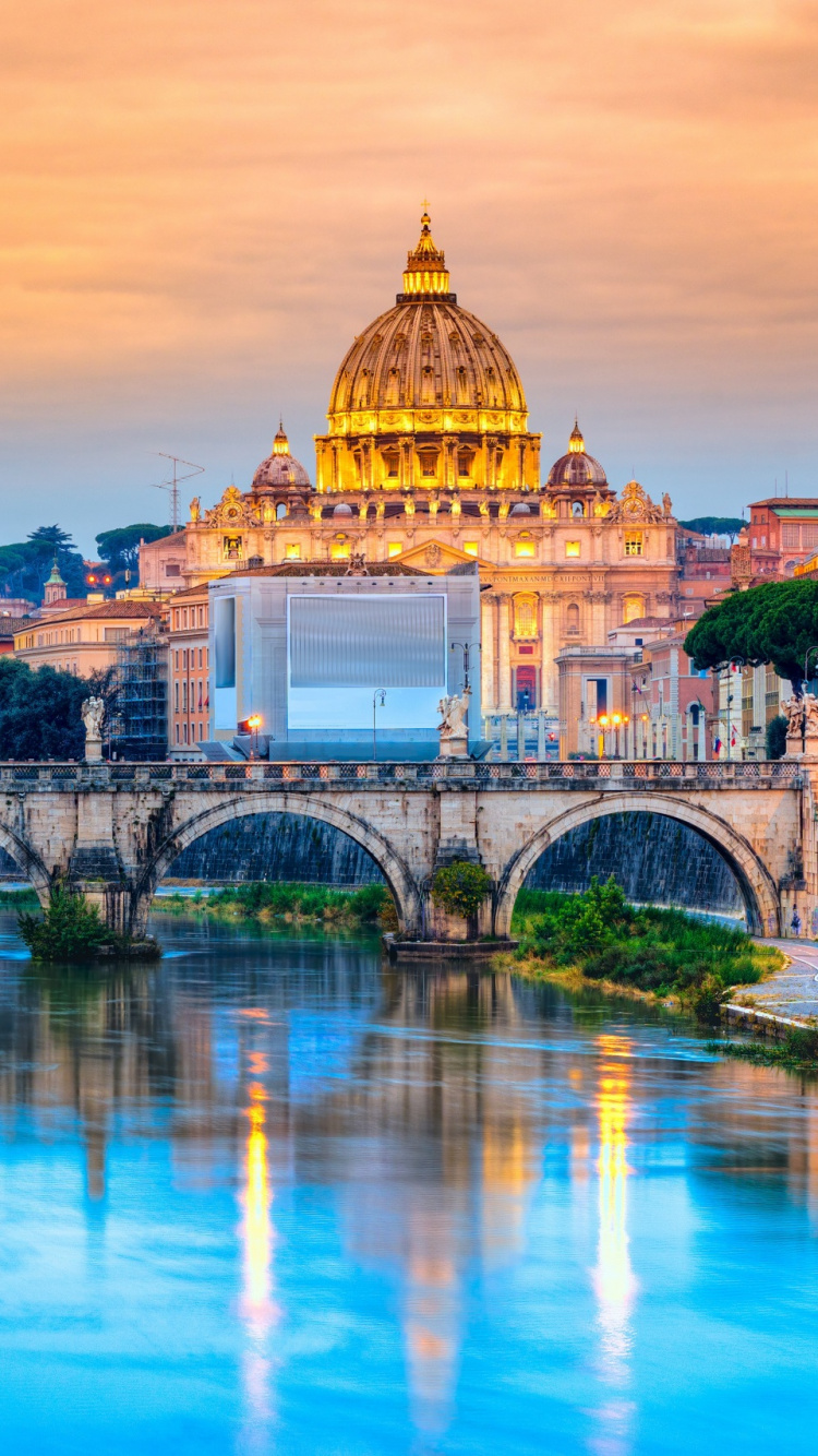 Bâtiment en Béton Blanc et Marron Près D'un Plan D'eau Pendant la Journée. Wallpaper in 750x1334 Resolution
