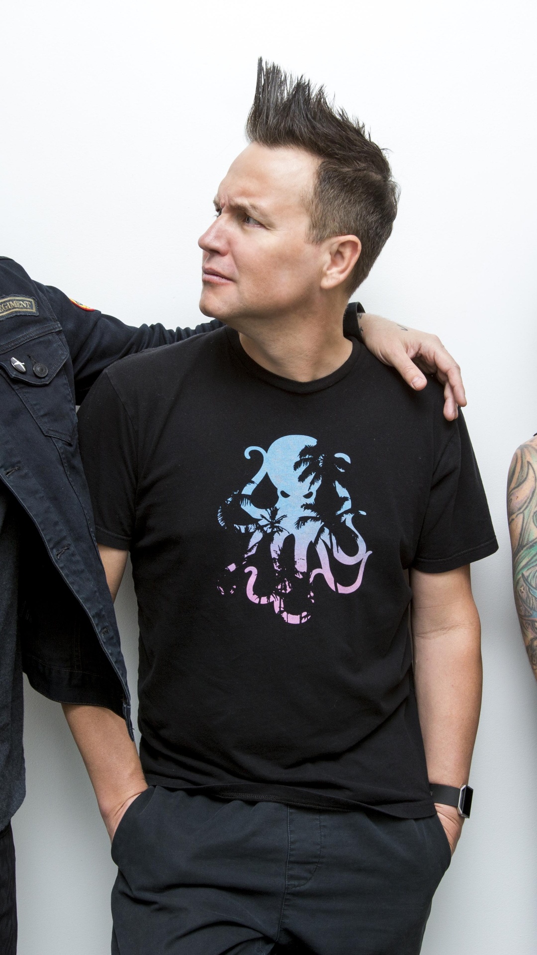 Matt Skiba, Travis Barker, Blink-182, Pop Punk, El Punk Rock. Wallpaper in 1080x1920 Resolution