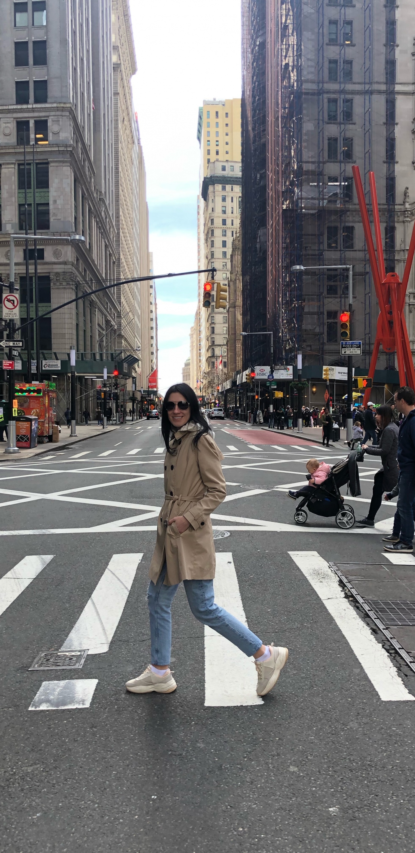 Zone Urbaine, Vêtement, Route, Piétons, Rue. Wallpaper in 1440x2960 Resolution