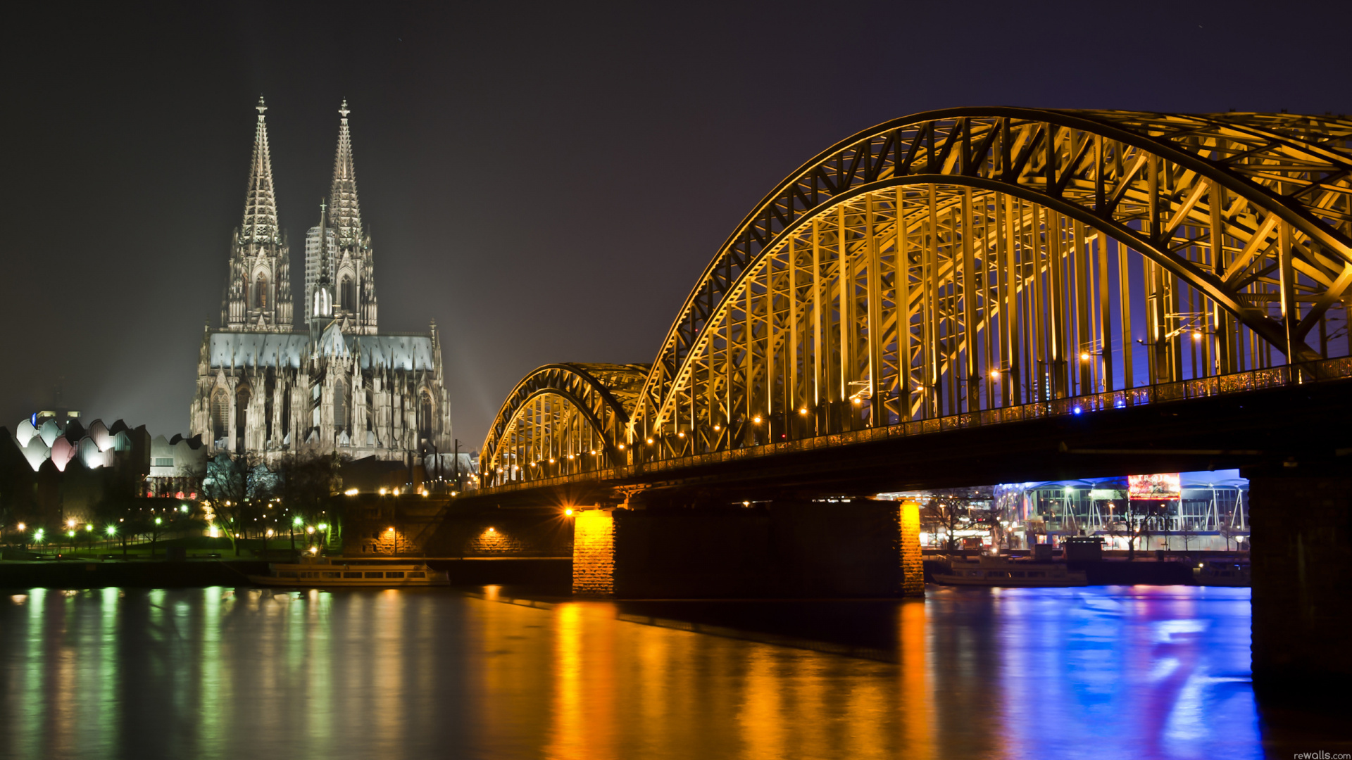 Brücke Über Den Fluss Während Der Nacht. Wallpaper in 1920x1080 Resolution