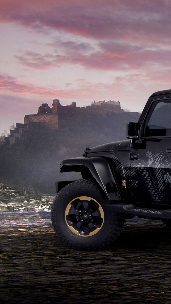 Schwarzer Jeep Wrangler Auf Dem Wasser. Wallpaper in 720x1280 Resolution