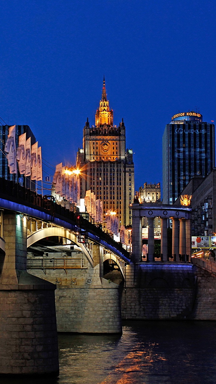 Big Ben London During Night Time. Wallpaper in 720x1280 Resolution