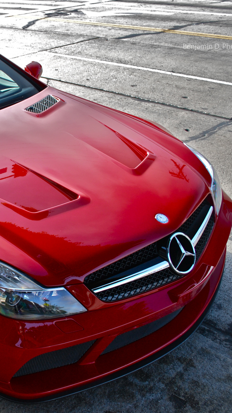 Ferrari 458 Italia Rouge Garée Sur un Trottoir en Béton Gris. Wallpaper in 750x1334 Resolution
