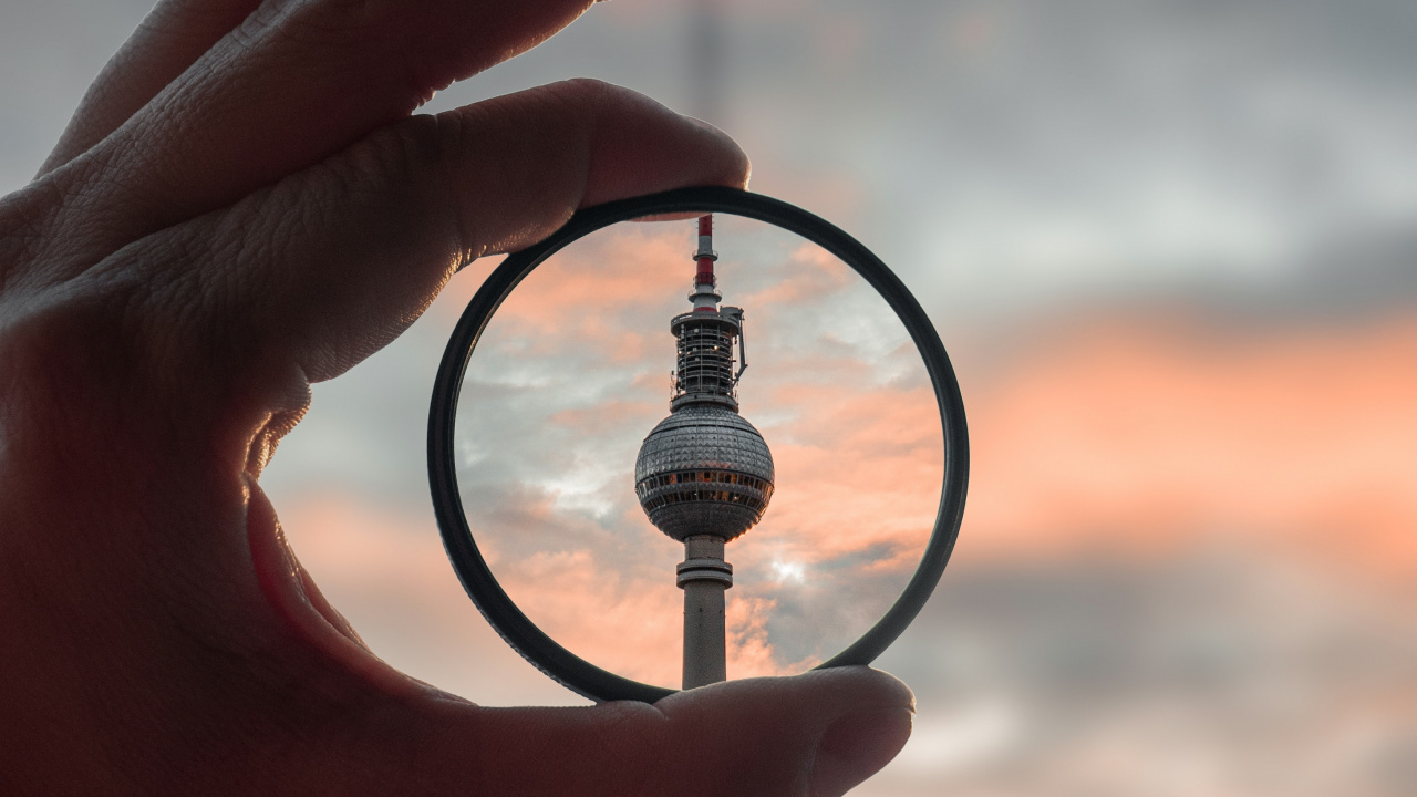 Person Holding Magnifying Glass During Sunset. Wallpaper in 1280x720 Resolution